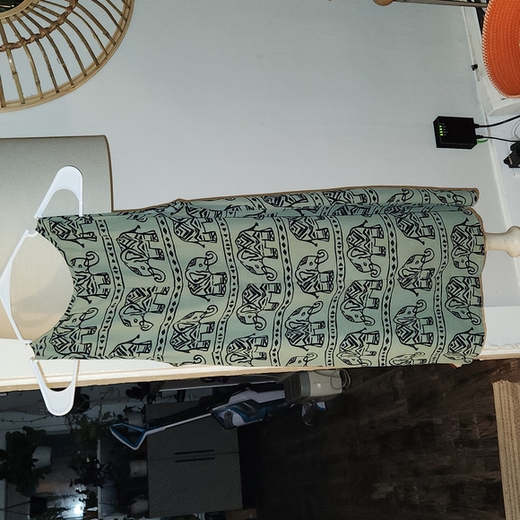 Forever 21 elephant dress - Picture 4 of 5